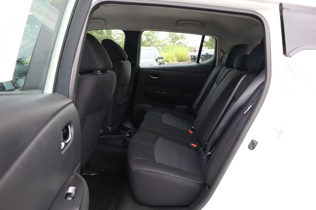 Nissan LEAF Vehicle Full-screen Gallery Image 20