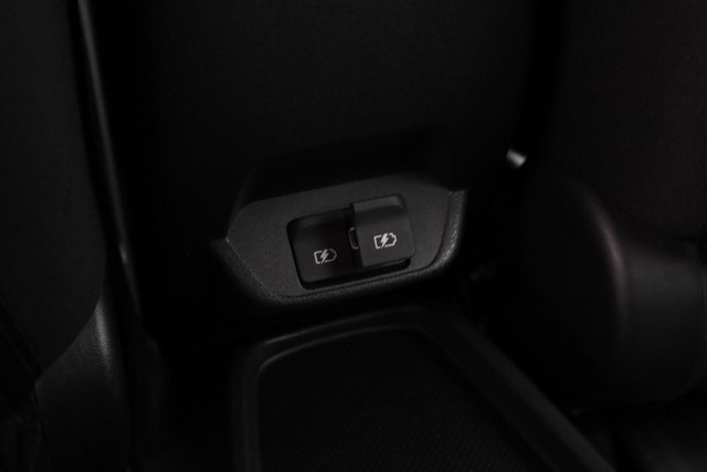 Nissan LEAF Vehicle Full-screen Gallery Image 21