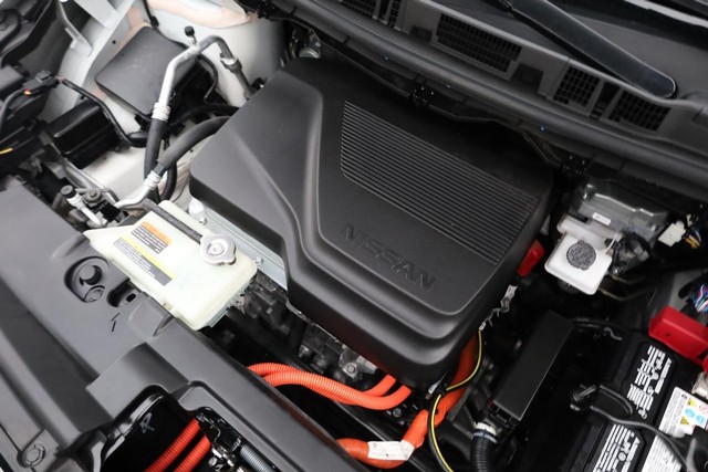 Nissan LEAF Vehicle Full-screen Gallery Image 25