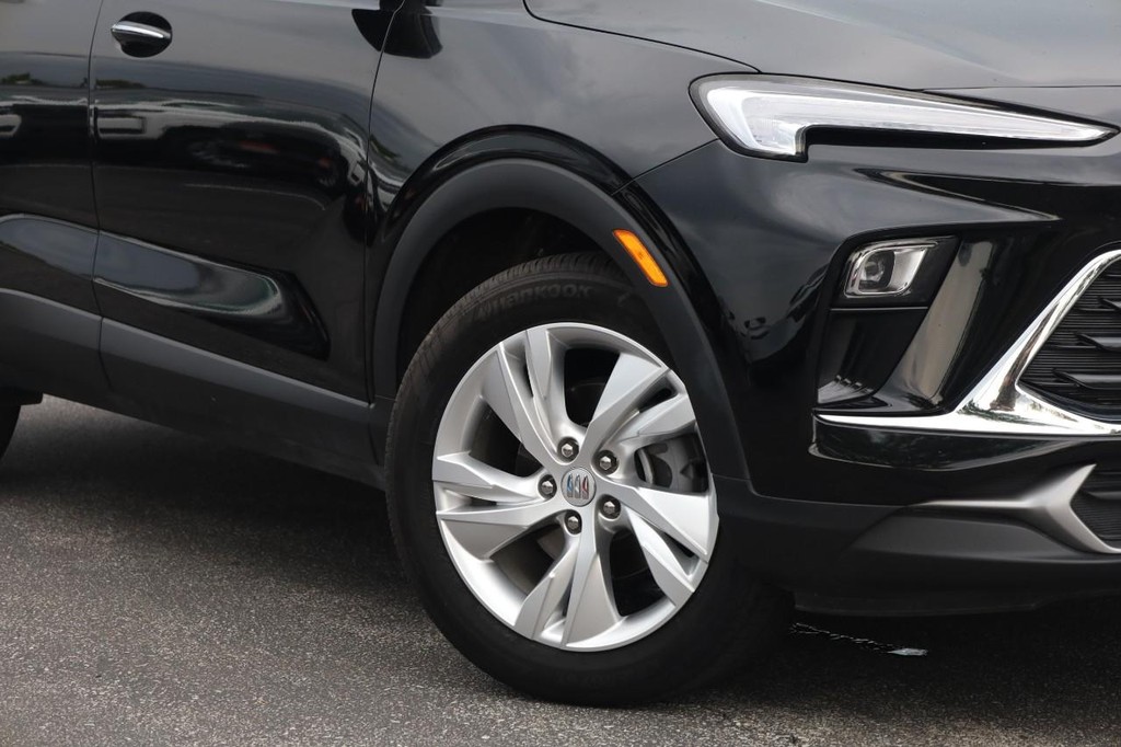 Buick Encore GX Vehicle Full-screen Gallery Image 03