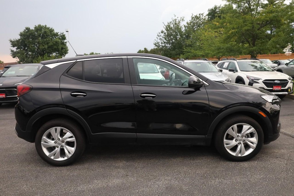 Buick Encore GX Vehicle Full-screen Gallery Image 05