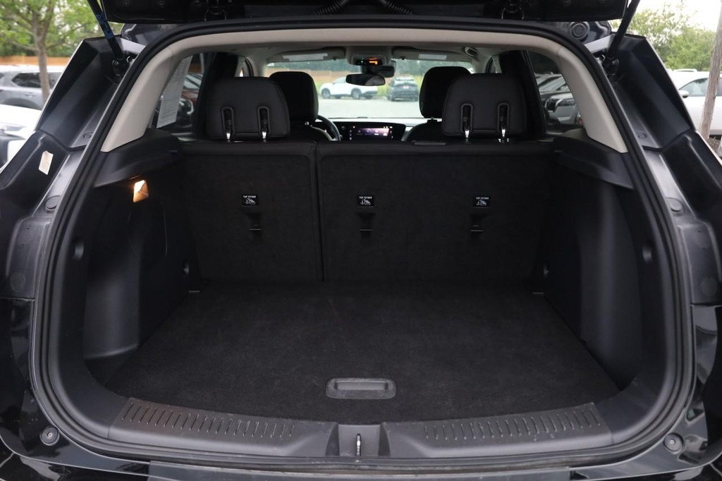 Buick Encore GX Vehicle Full-screen Gallery Image 07