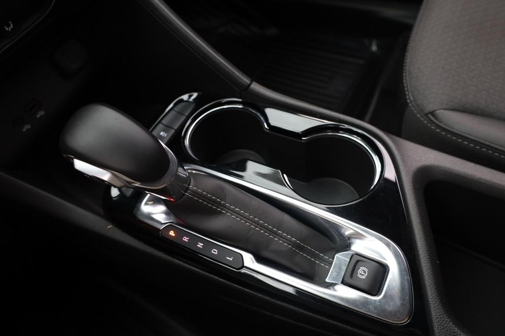 Buick Encore GX Vehicle Full-screen Gallery Image 15