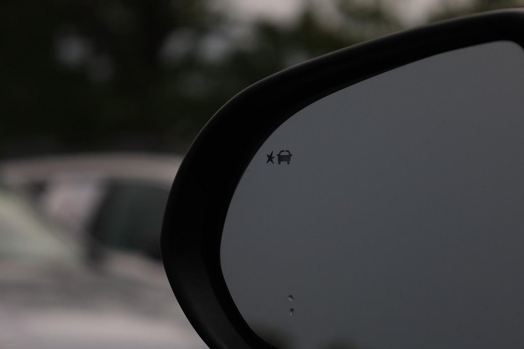 Buick Encore GX Vehicle Full-screen Gallery Image 19