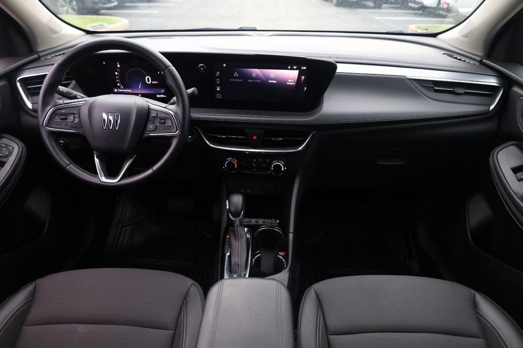 Buick Encore GX Vehicle Full-screen Gallery Image 21