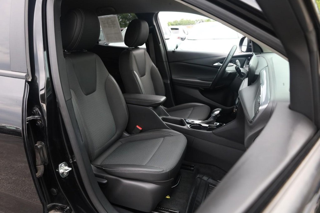 Buick Encore GX Vehicle Full-screen Gallery Image 23