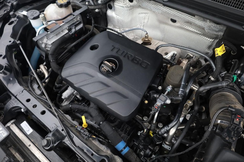 Buick Encore GX Vehicle Full-screen Gallery Image 24