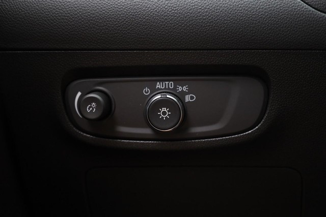 Buick Encore GX Vehicle Image 18