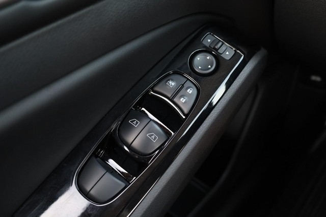 Nissan Altima Vehicle Full-screen Gallery Image 18