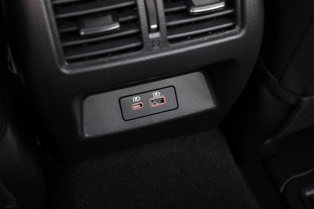 Nissan Altima Vehicle Full-screen Gallery Image 21