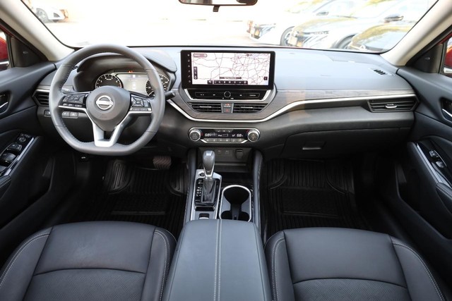Nissan Altima Vehicle Full-screen Gallery Image 22