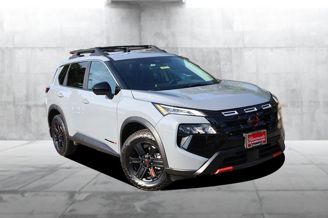 Nissan Rogue Vehicle Image 02