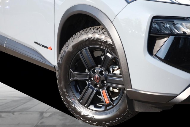 Nissan Rogue Vehicle Image 03