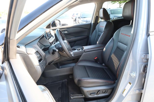 Nissan Rogue Vehicle Image 08