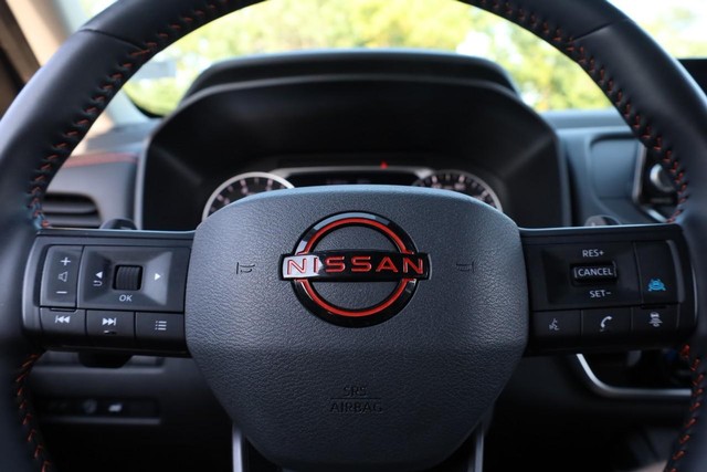 Nissan Rogue Vehicle Image 09