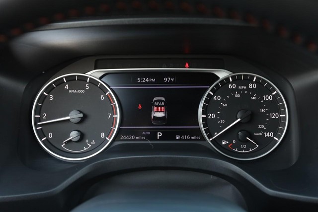 Nissan Rogue Vehicle Image 10