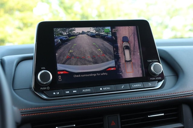 Nissan Rogue Vehicle Image 12
