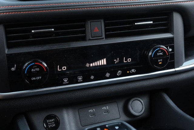 Nissan Rogue Vehicle Image 13
