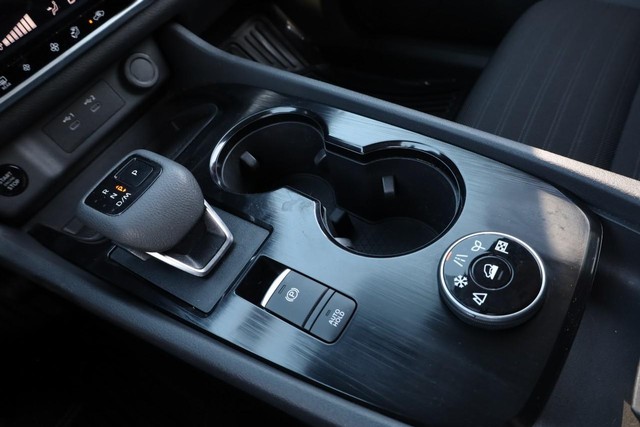 Nissan Rogue Vehicle Image 15