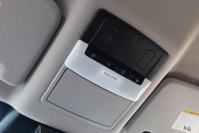 Nissan Rogue Vehicle Image 16