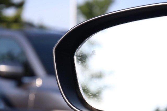 Nissan Rogue Vehicle Image 19
