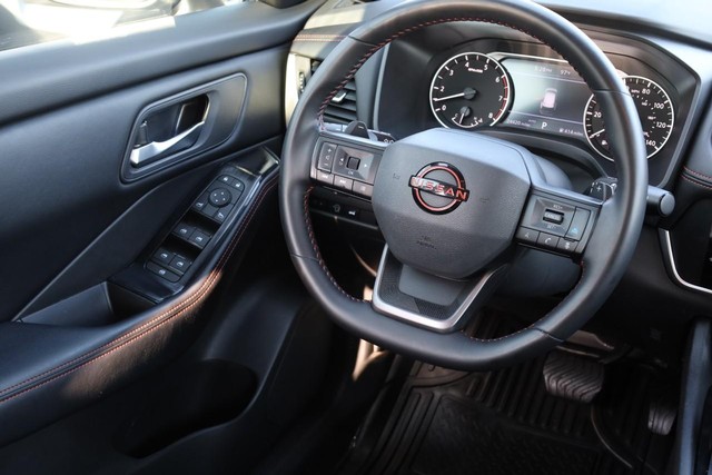 Nissan Rogue Vehicle Image 23