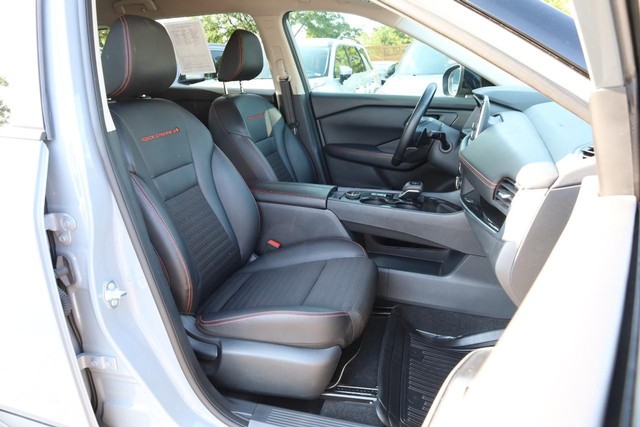 Nissan Rogue Vehicle Image 24