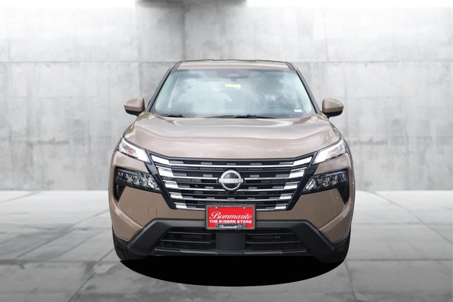 Nissan Rogue Vehicle Full-screen Gallery Image 4