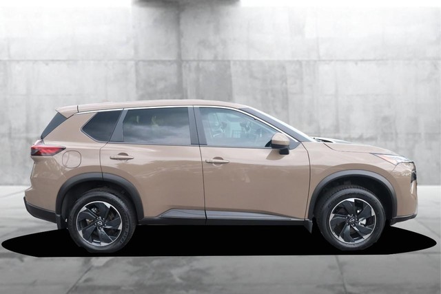 Nissan Rogue Vehicle Full-screen Gallery Image 5