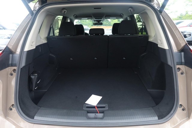 Nissan Rogue Vehicle Full-screen Gallery Image 7