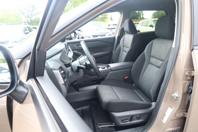Nissan Rogue Vehicle Full-screen Gallery Image 8