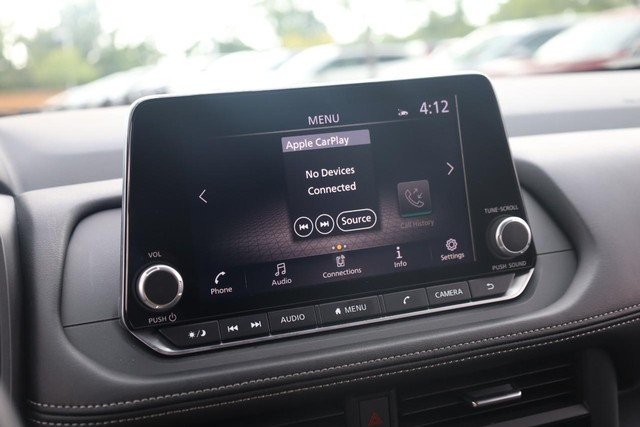 Nissan Rogue Vehicle Full-screen Gallery Image 11
