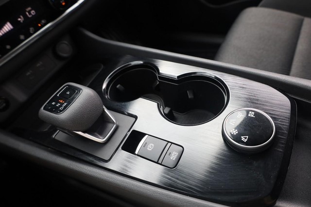 Nissan Rogue Vehicle Full-screen Gallery Image 15