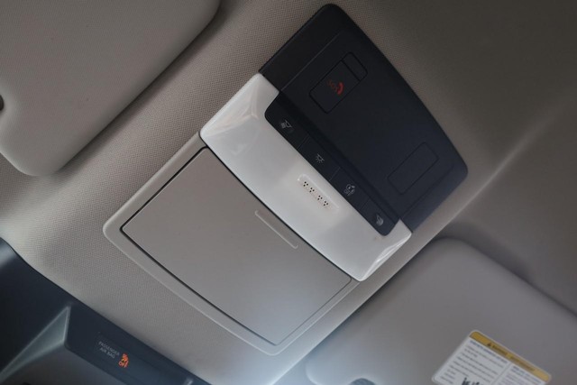 Nissan Rogue Vehicle Full-screen Gallery Image 16