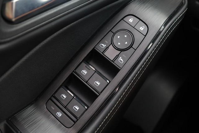 Nissan Rogue Vehicle Full-screen Gallery Image 17
