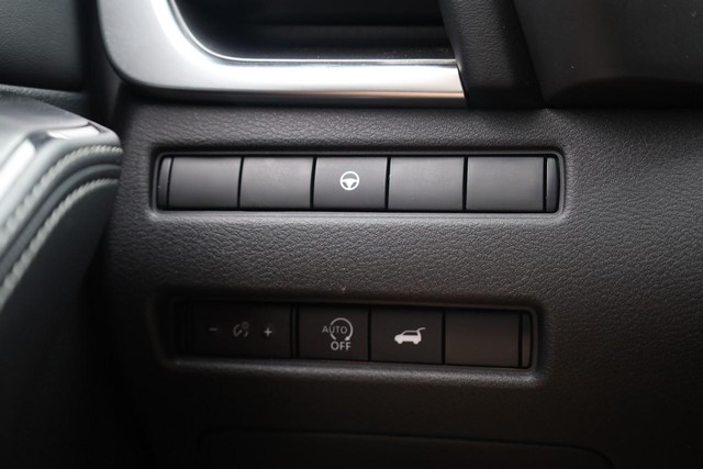 Nissan Rogue Vehicle Full-screen Gallery Image 18