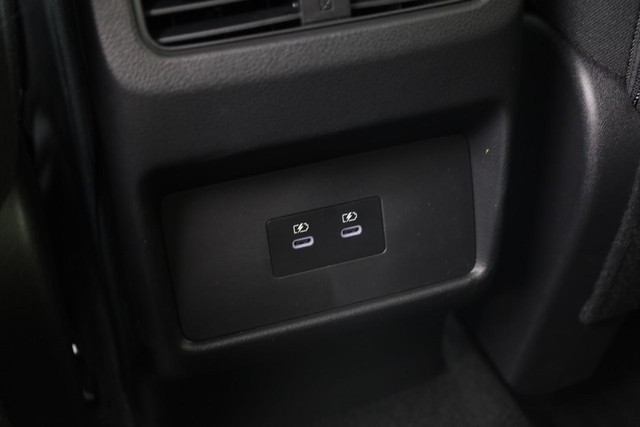 Nissan Rogue Vehicle Full-screen Gallery Image 21