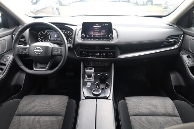 Nissan Rogue Vehicle Full-screen Gallery Image 22