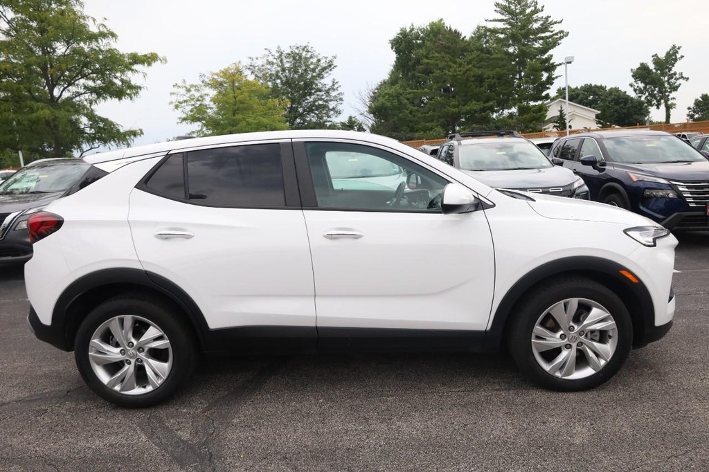 Buick Encore GX Vehicle Full-screen Gallery Image 05