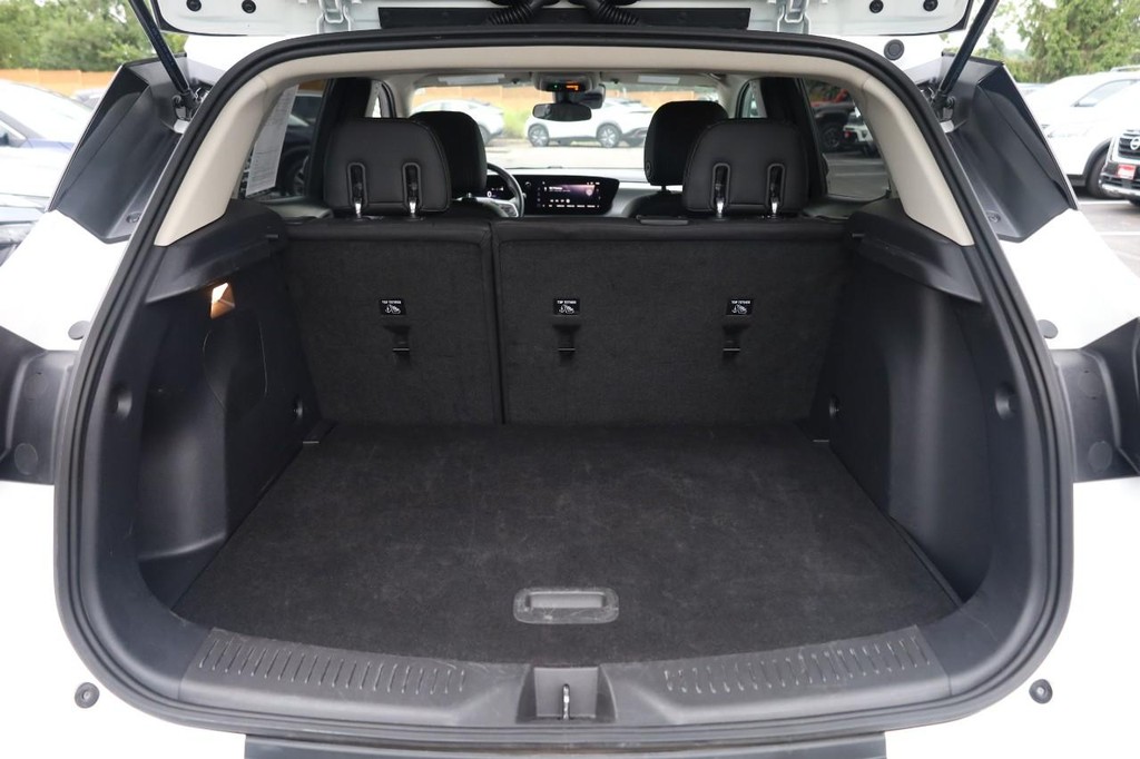 Buick Encore GX Vehicle Full-screen Gallery Image 07