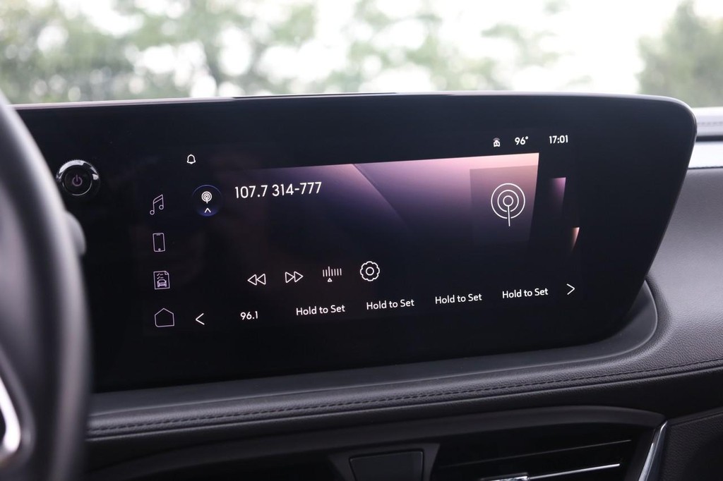 Buick Encore GX Vehicle Full-screen Gallery Image 11