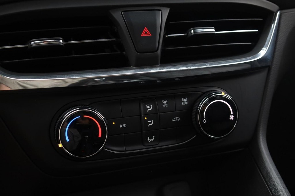Buick Encore GX Vehicle Full-screen Gallery Image 13