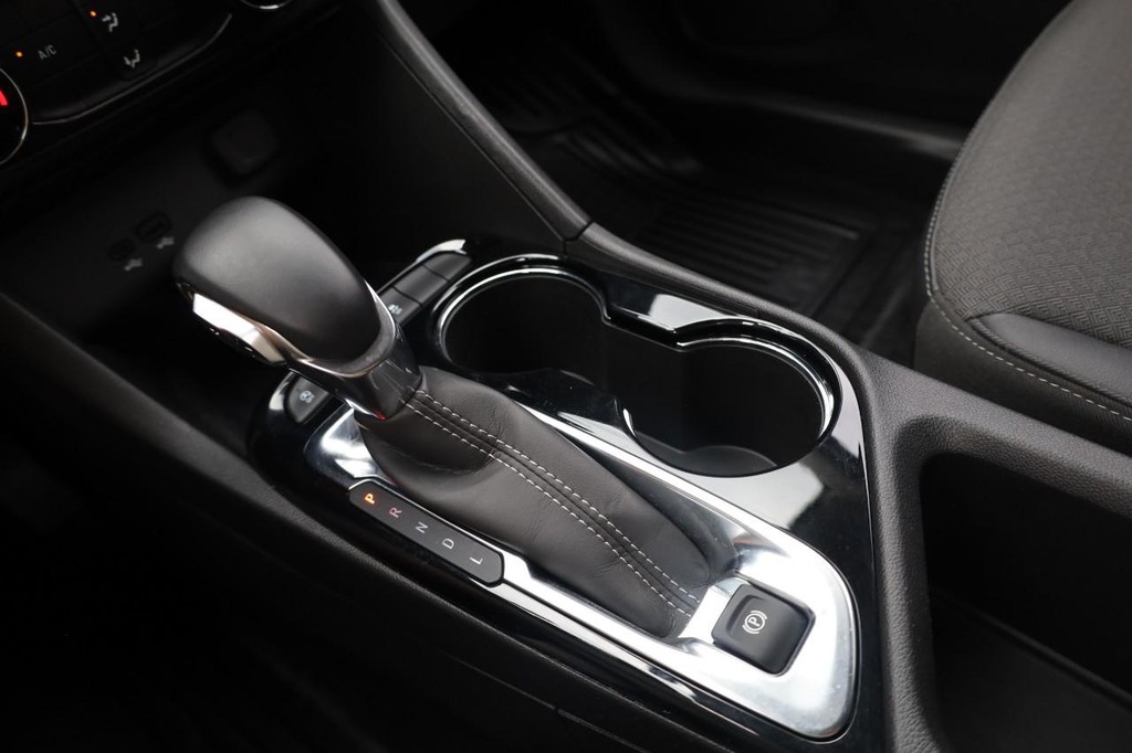 Buick Encore GX Vehicle Full-screen Gallery Image 15