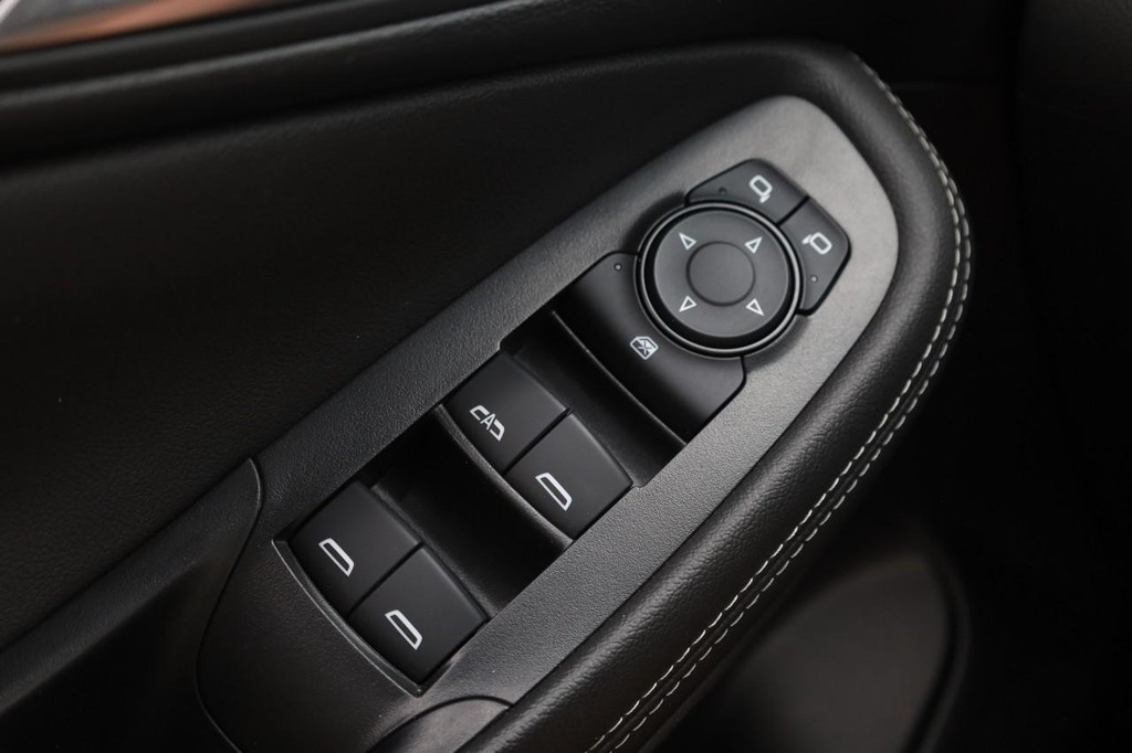 Buick Encore GX Vehicle Full-screen Gallery Image 17