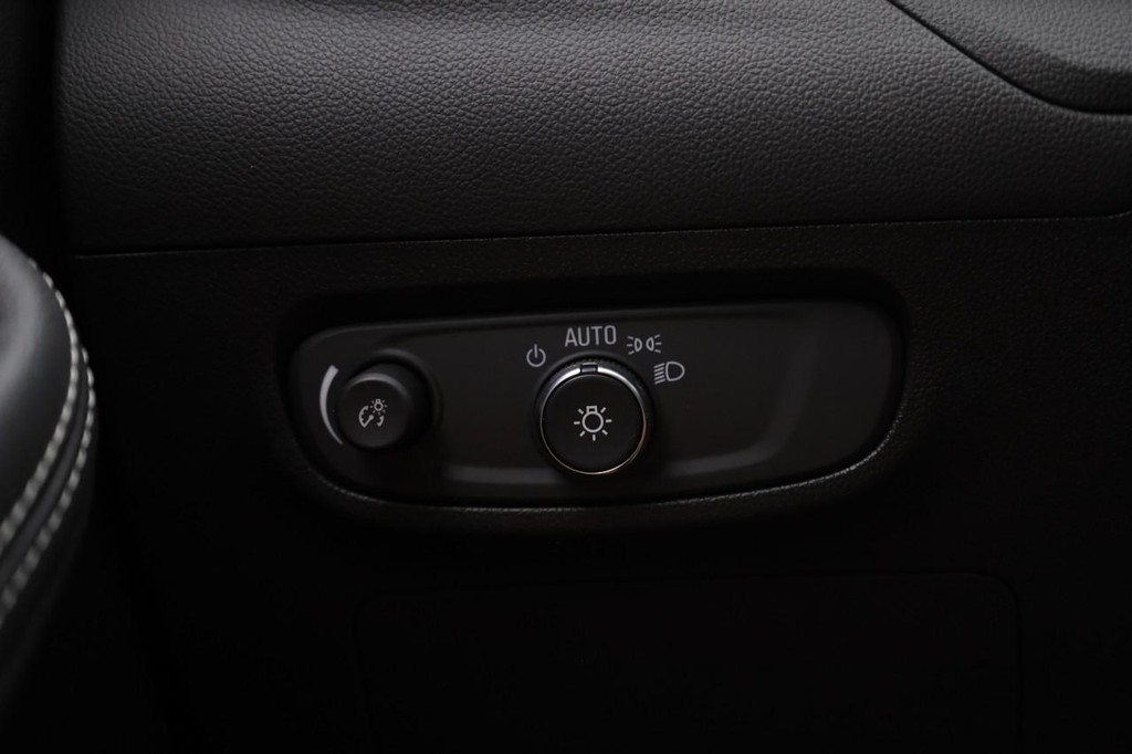 Buick Encore GX Vehicle Full-screen Gallery Image 18