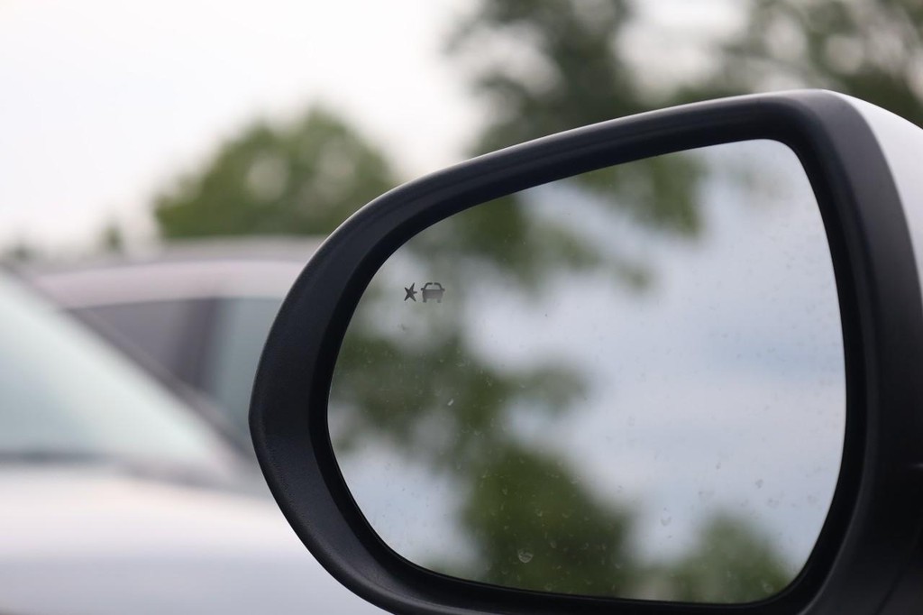Buick Encore GX Vehicle Full-screen Gallery Image 19