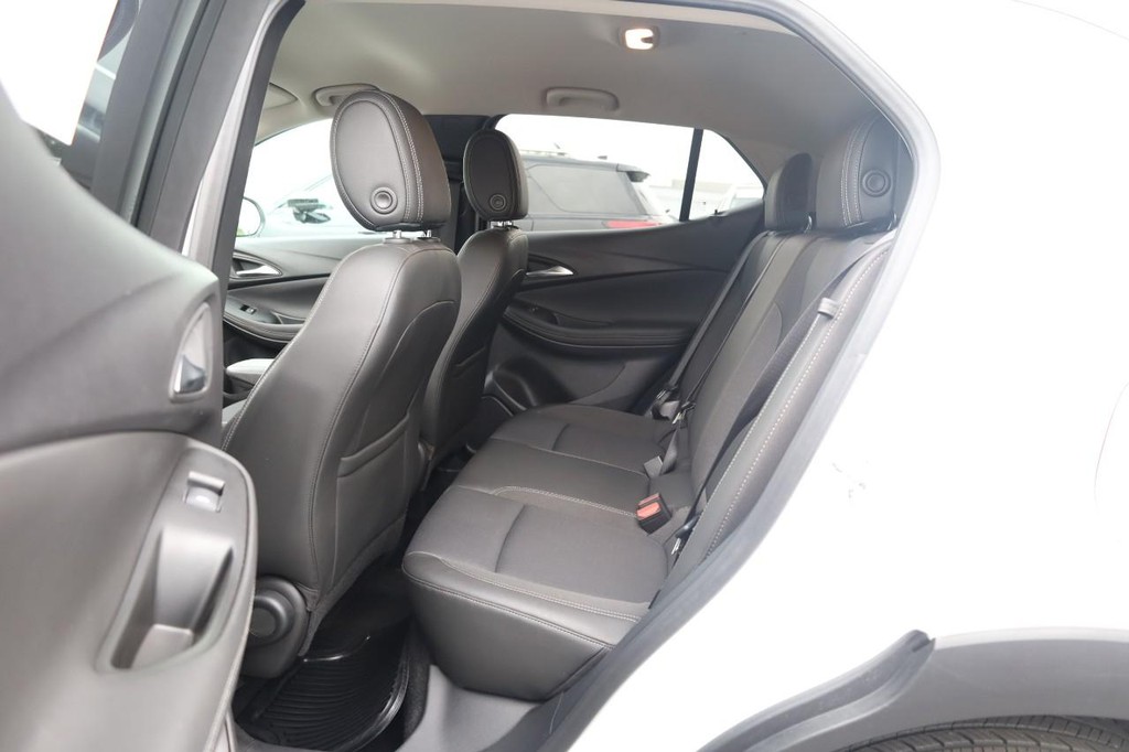 Buick Encore GX Vehicle Full-screen Gallery Image 20