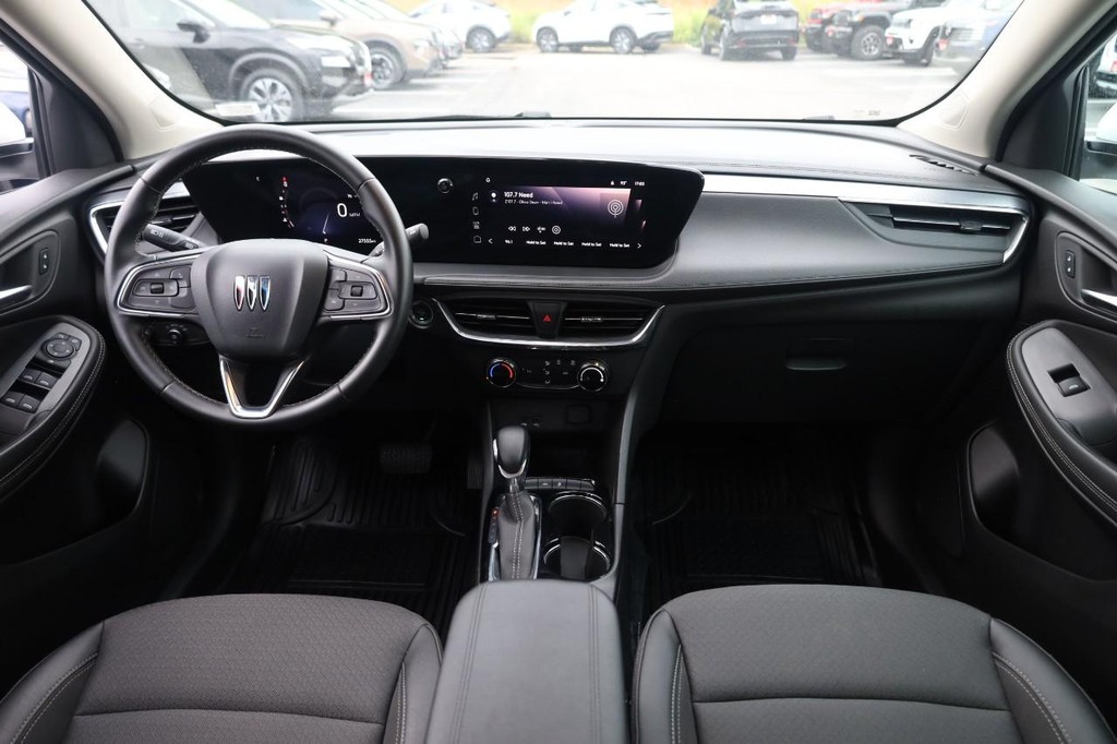 Buick Encore GX Vehicle Full-screen Gallery Image 21