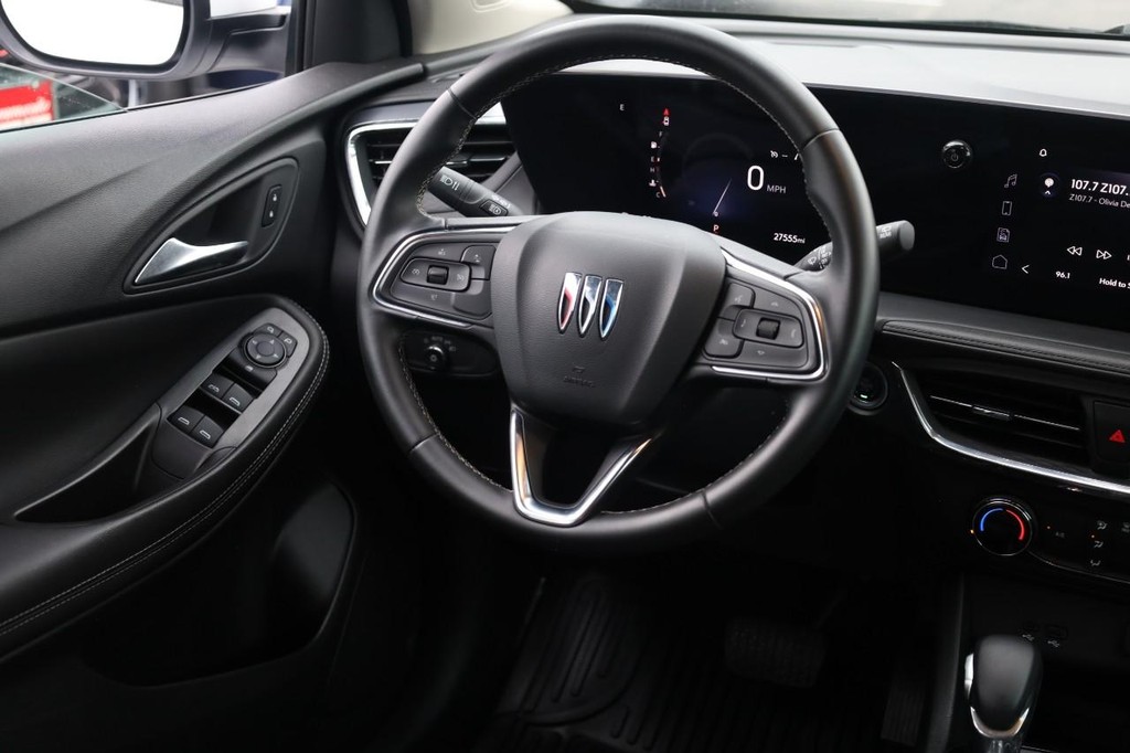 Buick Encore GX Vehicle Full-screen Gallery Image 22
