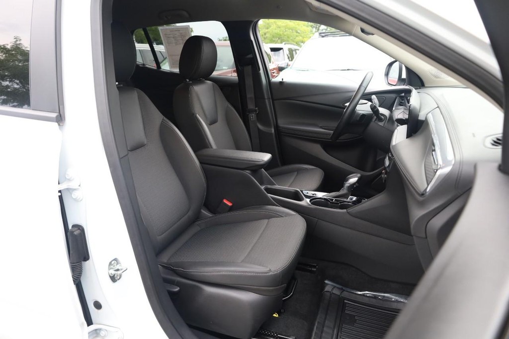 Buick Encore GX Vehicle Full-screen Gallery Image 23